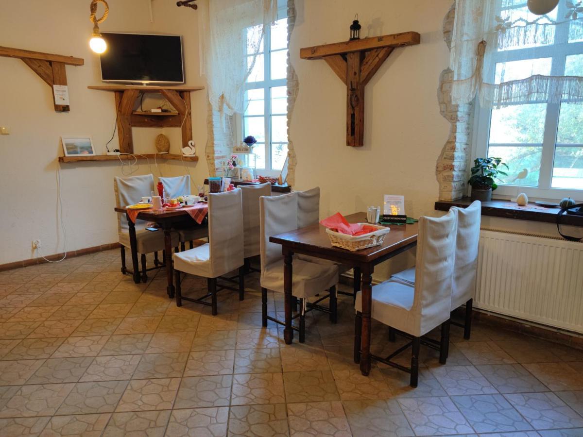 Folwark Luknajno Nad Jeziorem Sniardwy Gospoda Dziedzictwo Kulinarne Warmia-Mazury Mikołajki Exterior foto